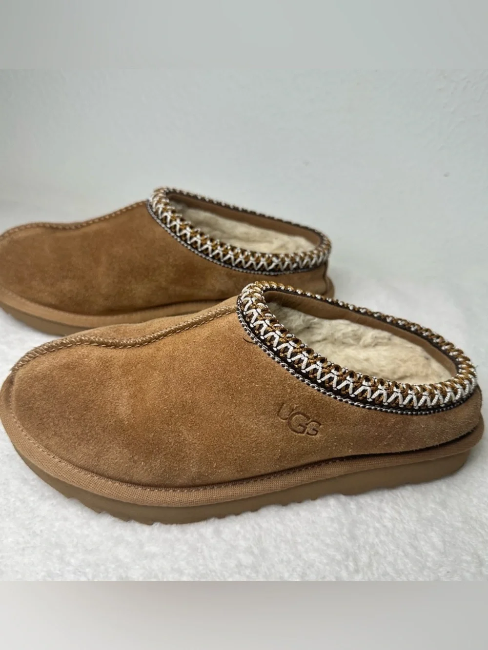 UGG Slip-On Suede Shearling Clogs - Chestnut Brown in Size 3
